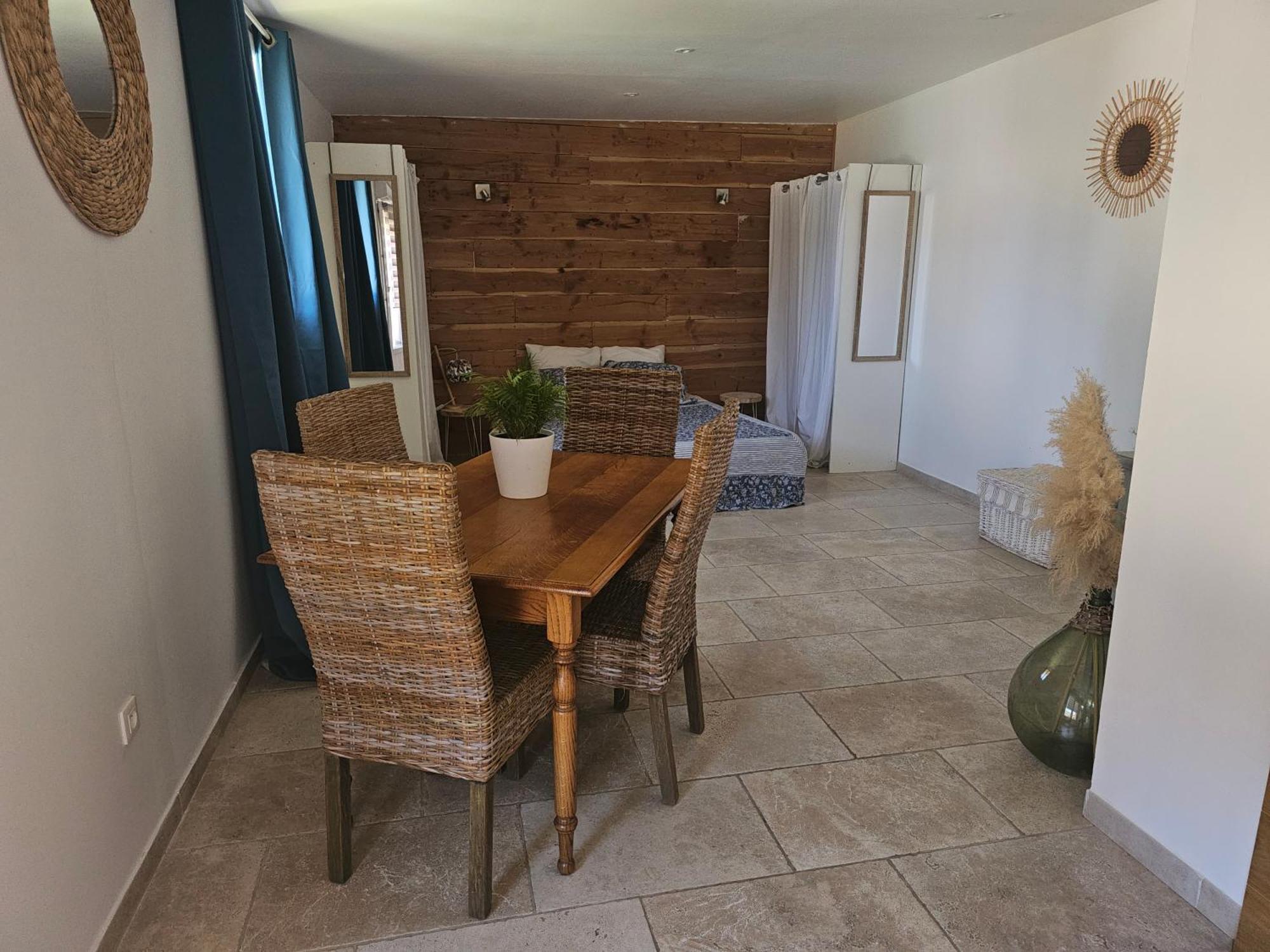 Tylyan Villa Le Thor Exterior photo